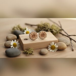 Ohrstecker Motiv Sonne aus Holz , Stecker in Edelstahl, Ø ca. 12mm