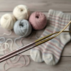 Addi Mystic Lace personalisierte Rundstricknadel mit 80 cm Seil