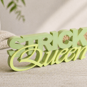 STRICK Queen 3D-Schriftzug in zweizeiligem Design